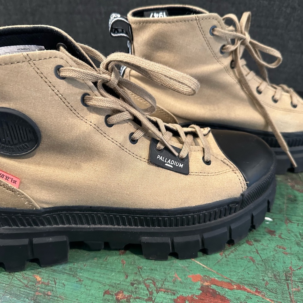 Palladium Revolt HI TX Tan and Black Ankle Boots